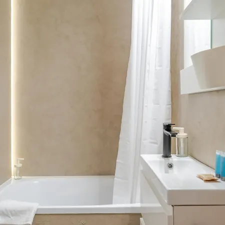 Apartament Downtown By Bookinghost