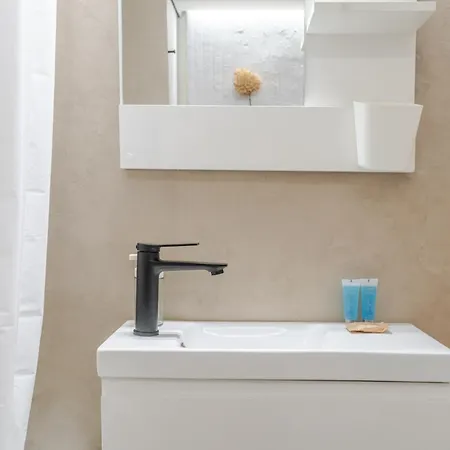 Apartament Downtown By Bookinghost