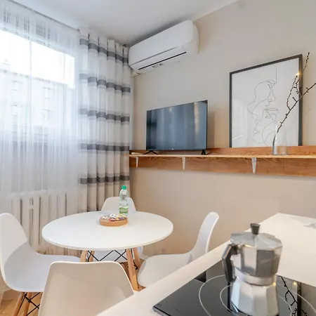 Downtown By Bookinghost *