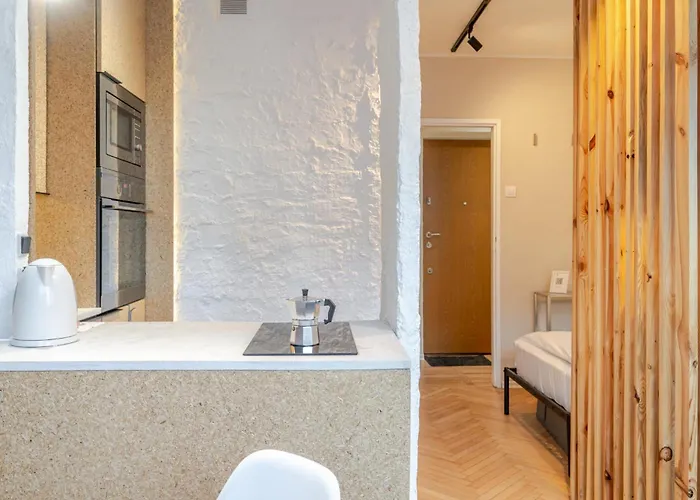 Downtown By Bookinghost *