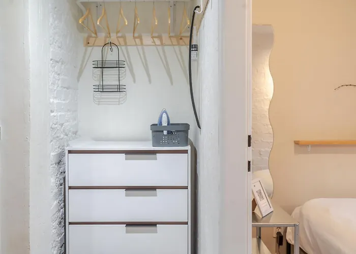 Downtown By Bookinghost *